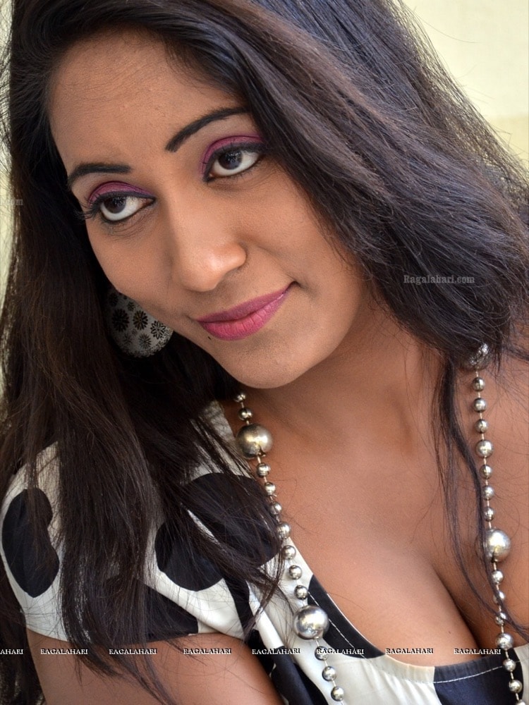 Meghana deep cleavage huge boobs photos