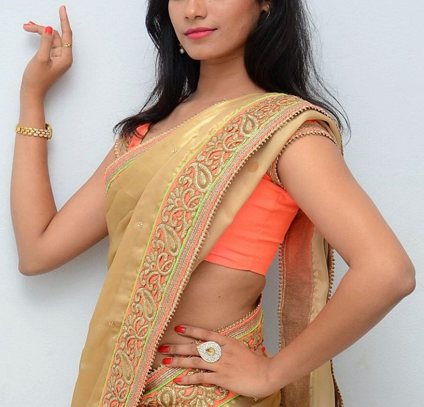 Sexy saree Sruthi Mol nude hip