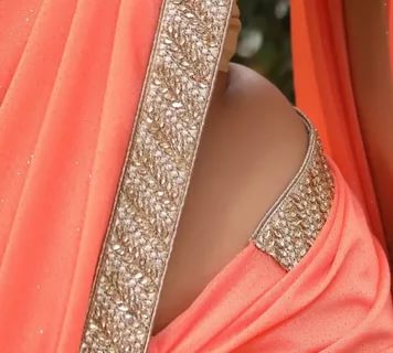 XXX model Satvi Lingala naked hip in saree hot
