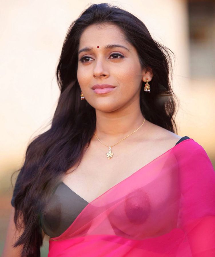 Hot Rashmi Gautam nipple see through in half saree xxx pic