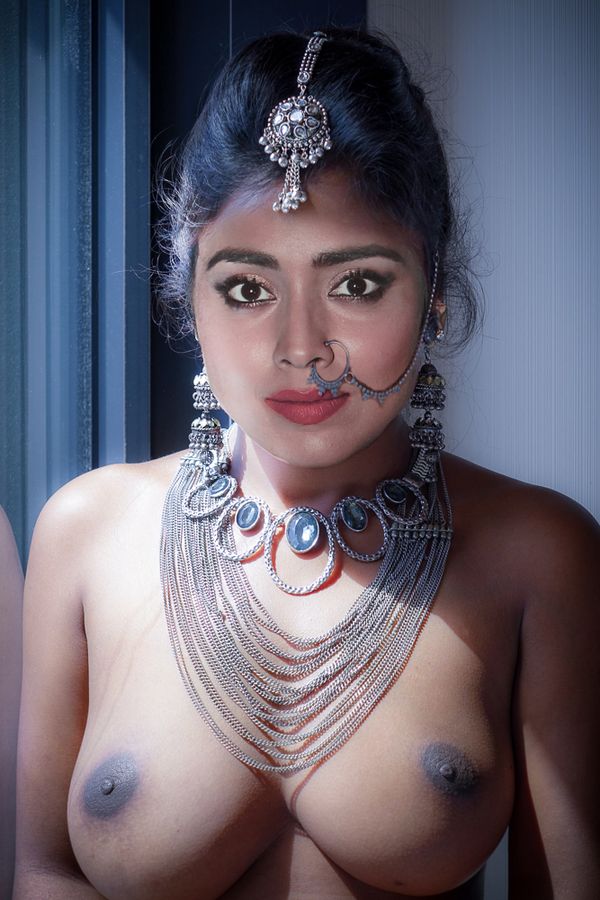 Topless Shriya Saran black nipple show nude boobs pic