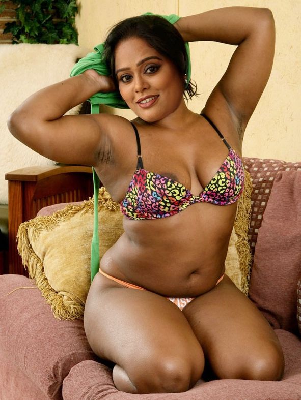 Devi Priya armpit not shvaed nipple slip in bra nude navel pic