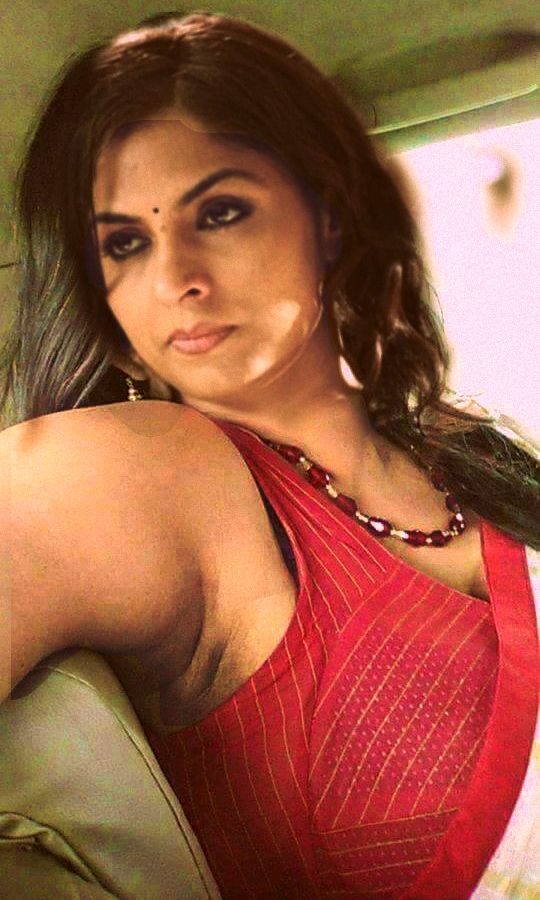 Asha Sarath hot armpit in sleeveless blouse sexy milf actress