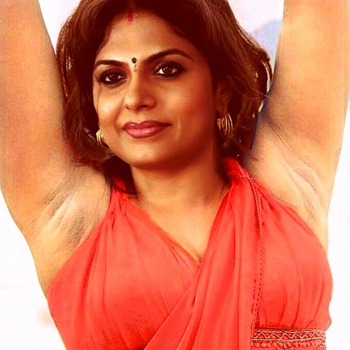 Asha Sarath showing her armpit in sleeveless red blouse without saree