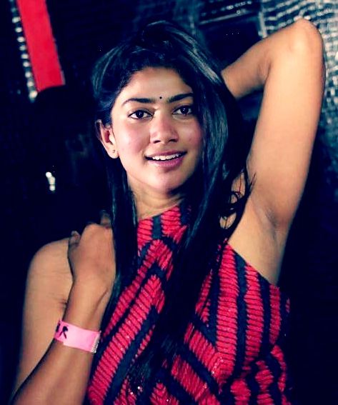 Sai Pallavi showing her nude shaved armpit in private party