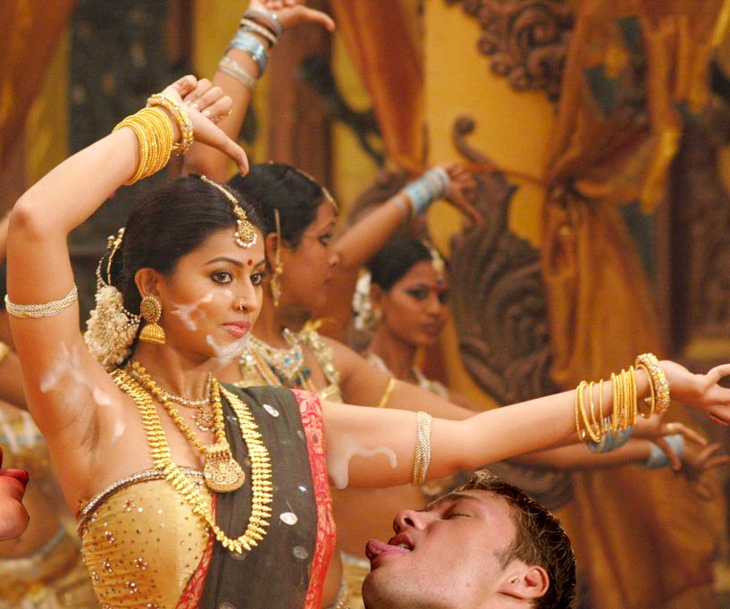 Sneha shaved armpit cum shot by her dance master while shooting song
