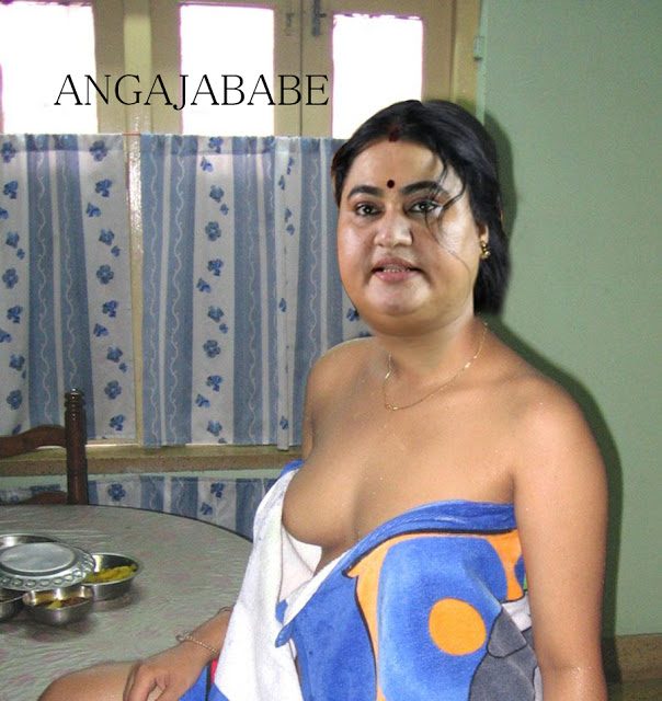 Bindu Panicker hot aunty towel slip nipple visible sexy wet body pic leaked