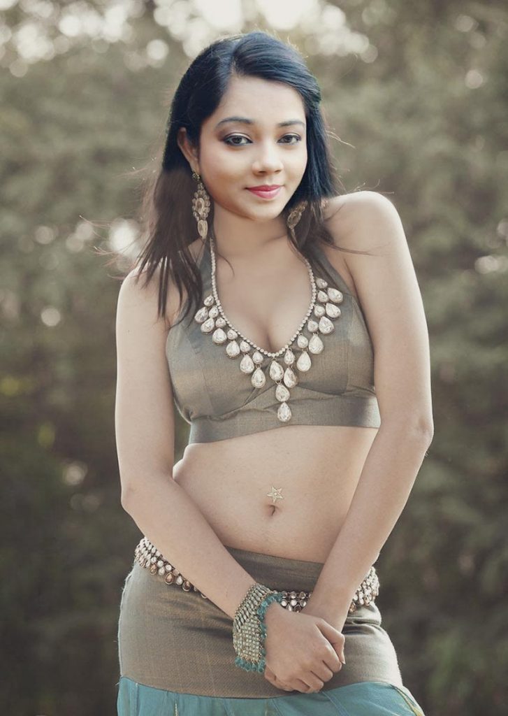 Bigg boss Anitha Sampath nude navel hot blouse photo