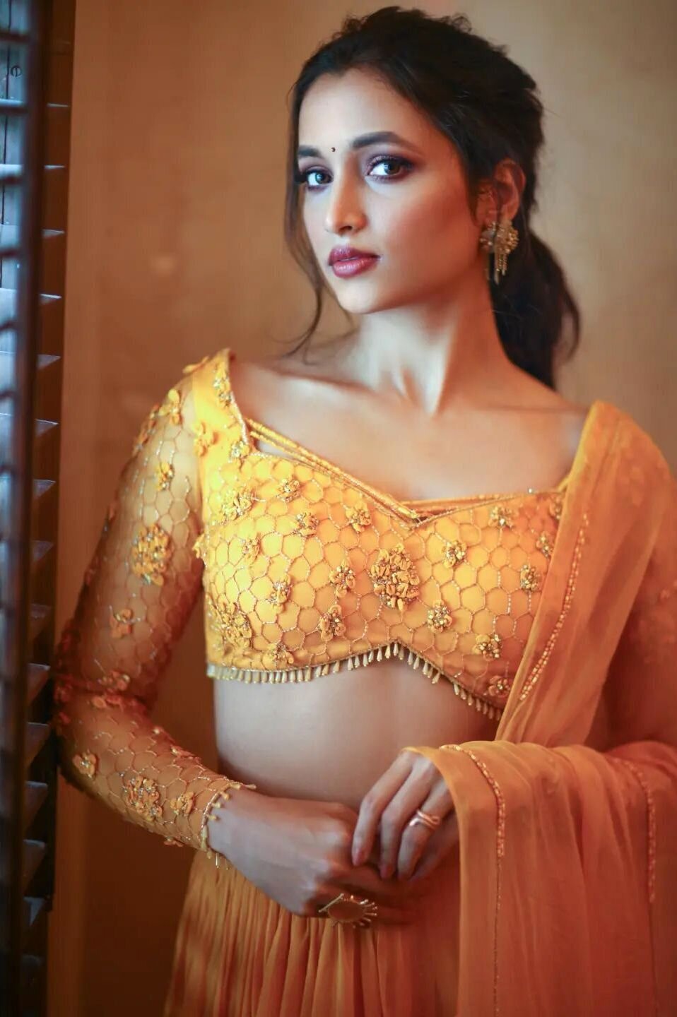 Srinidhi Shetty sexy low neck blouse removed GIF