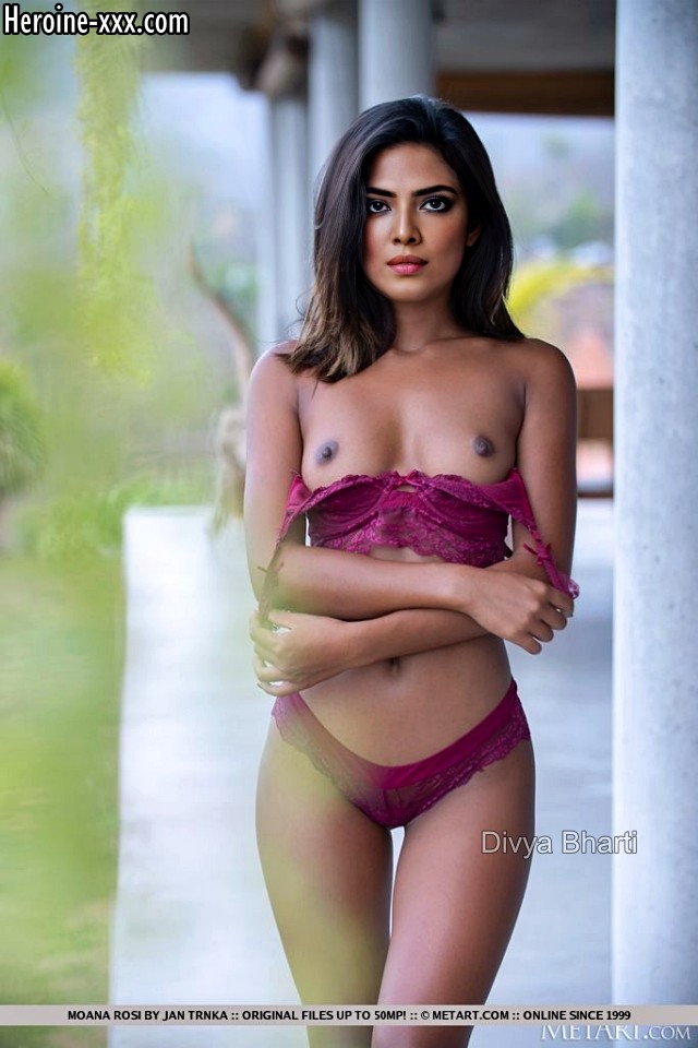 Malavika Mohanan Sexy Bold Shoot pics