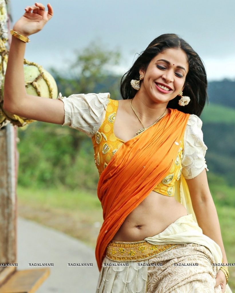 Sexy hot half saree Lavanya Tripathi navel nude photo