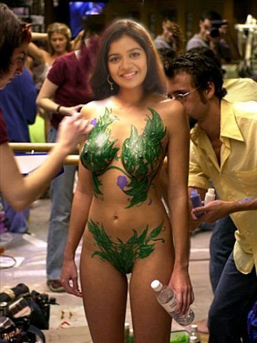 Naked color Swathi Reddy body painting without dress in public