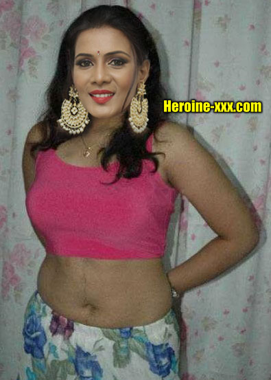Meera Mitun hot selfie in pink blouse nude navel 2020 photo