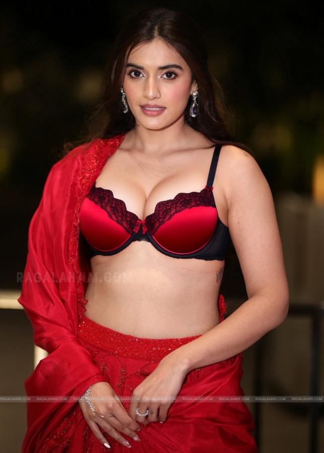 Divyansha Kaushik hot bra cleavage