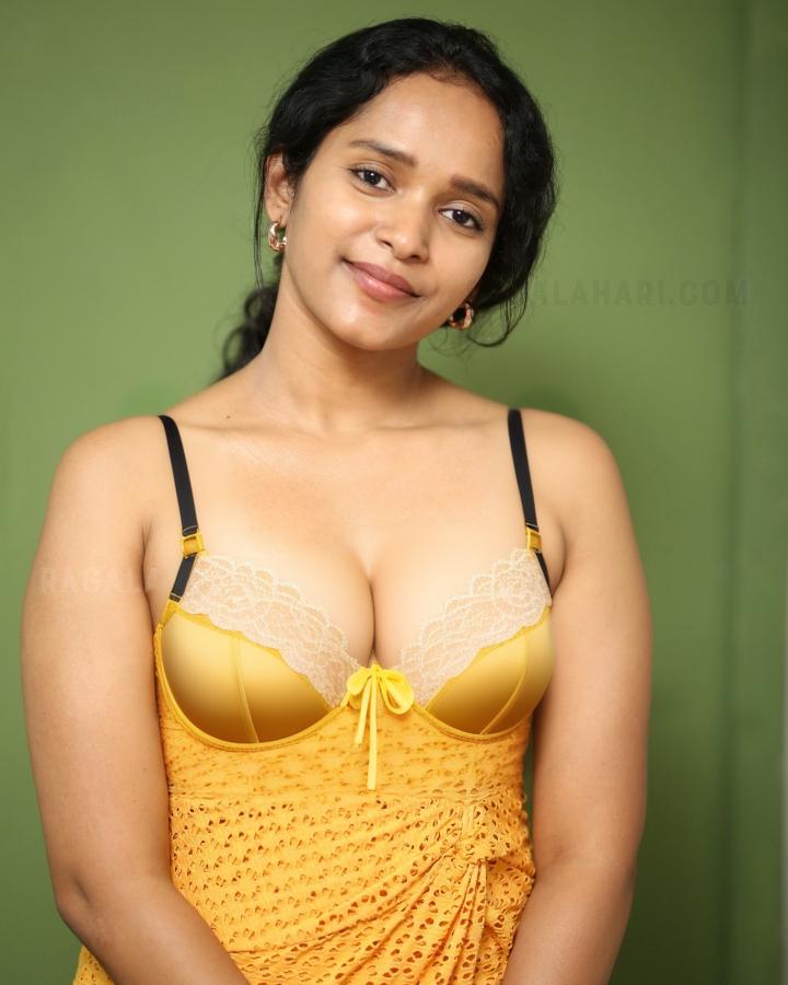 Pavani Karanam cleavage hot bra