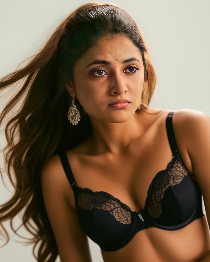 Priyanka Arul Mohan black bra pose