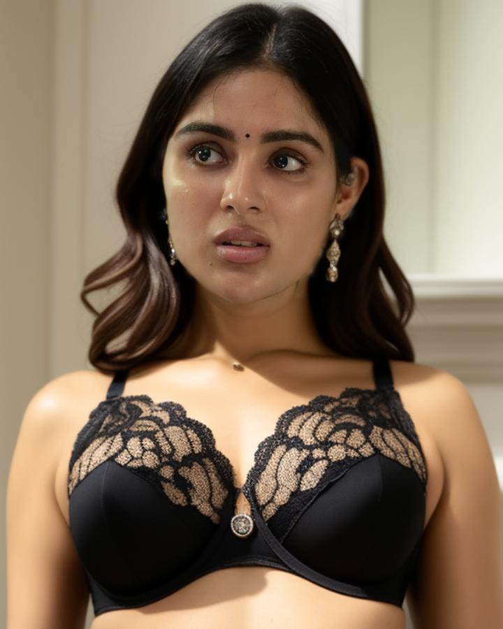 Samyuktha Menon black bra without dress