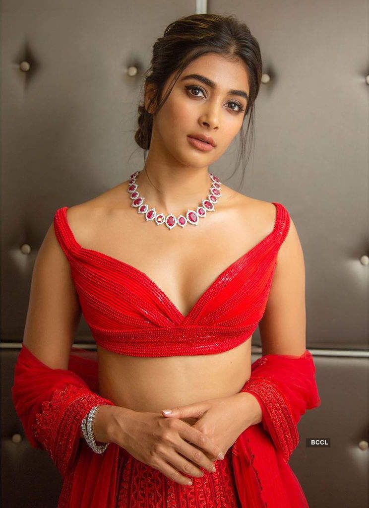 Pooja Hegde low neck red blouse removed sexy boobs nipple nude video