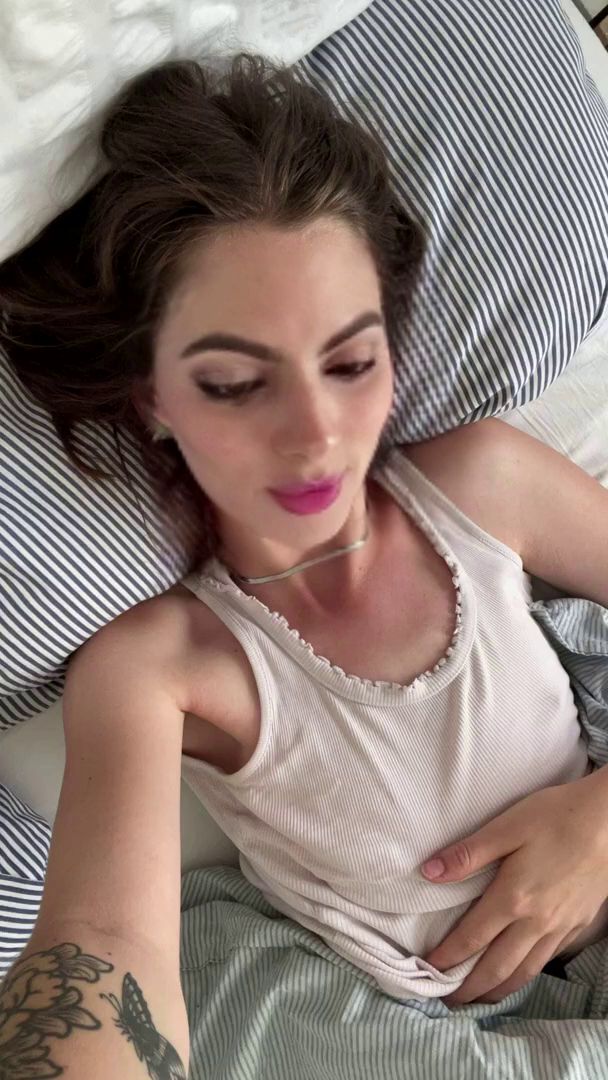 Sofía Aragón bed selfie nude small boobs nipple show video